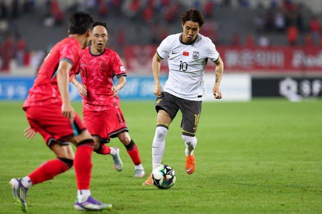 国足次战日本或摆"铁桶阵" 守住底线少输当赢