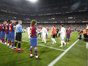 皇马该大度点给巴萨列队致敬 这么做并不丢脸