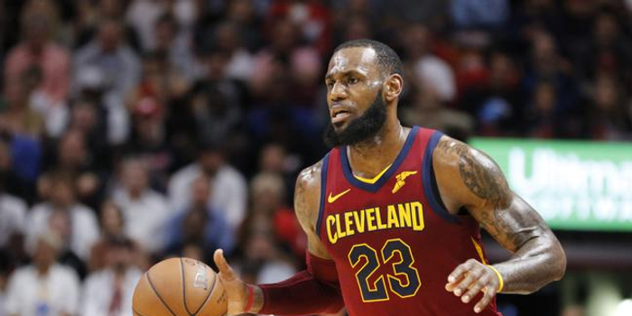 詹姆斯哈登生涯数据表 w700h350z1l10t10289.jpg