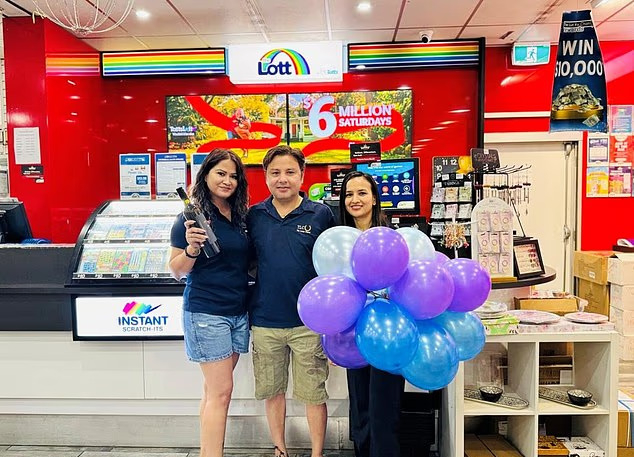 蓝领技工中1.1亿巨奖险晕倒 继续工作回报社会