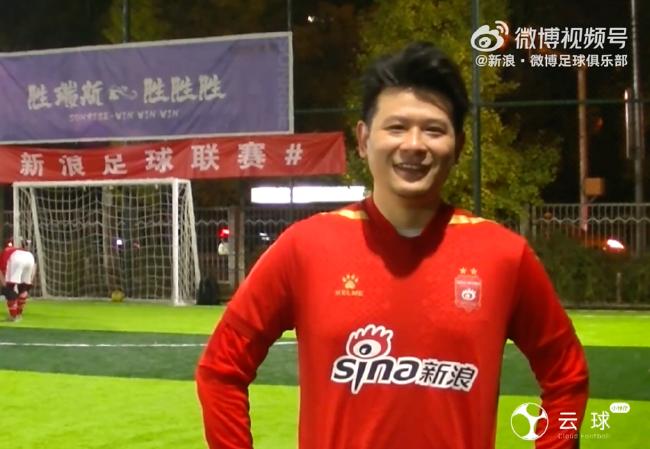 (WBG vs 新浪体育赛后,新浪体育门将赵铎灿烂的笑容)