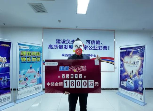男子15元机选擒大乐透1800万 平时期期都买-图