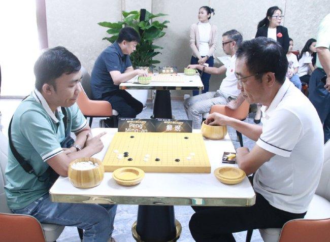 解珉迎战老挝棋手 Peng Ming - an