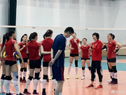 中国女排集训接应尝试新变化 魏秋月徐云丽驰援