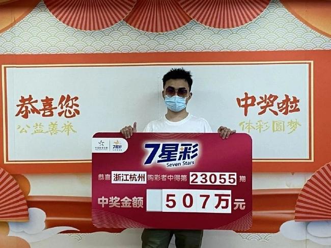 大奖得主兑奖