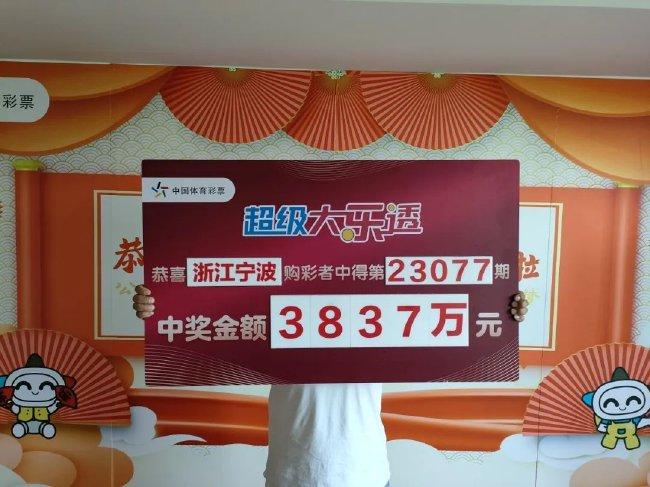 大奖得主兑奖