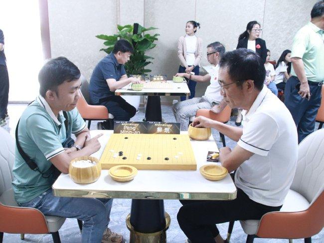 解珉对阵老挝棋手