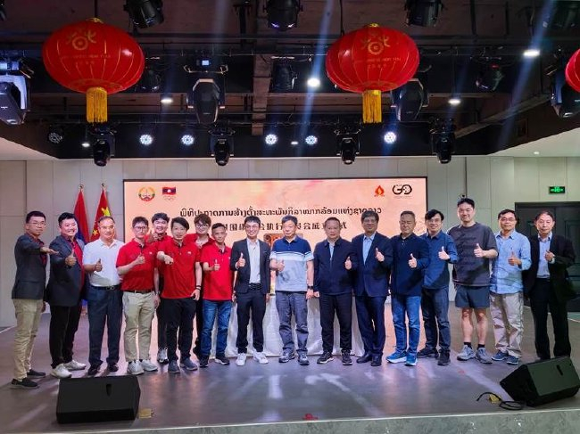 (中国-东盟围棋友谊赛赛前双方棋手合影)