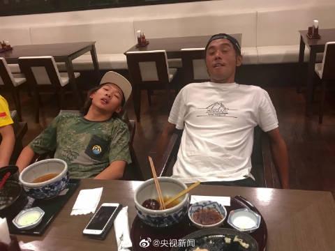 越普通越感动!苏翊鸣与佐藤教练平凡中见证伟大“友谊”