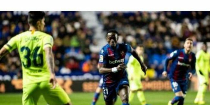 飞讯-一方报价西甲前锋 老东家欲签回深足外援