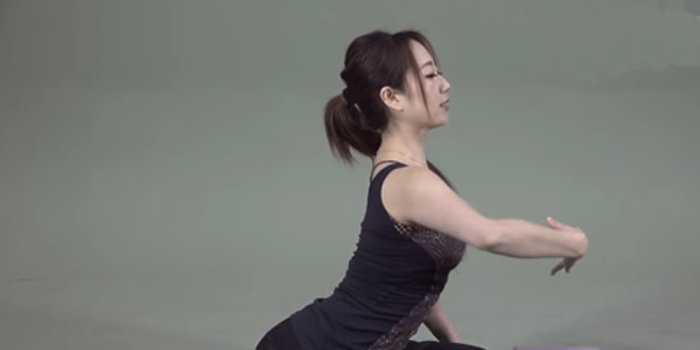 瑜伽每天必练8个动作男士瑜伽 w700h350z1l10t10867.jpg