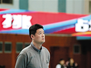 男排名帅任解说不忘提醒弟子 场边大喊：随时准备