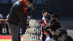 视频-叶江川指导沈铁三小学生