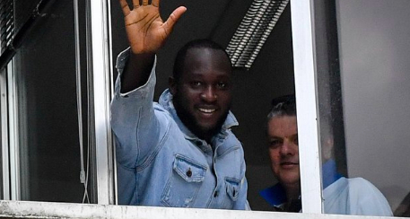 作为国米队史标王,卢卡库受到了国米拥趸们热烈的欢迎