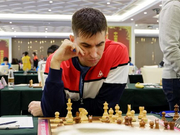 高清-国象联赛男棋手特写 安德列金陷入沉思