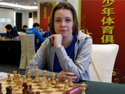 高清-国象联赛美女棋手特写 小穆兹丘克甜美笑容