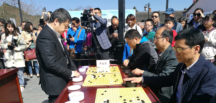 “以一對三”表演賽