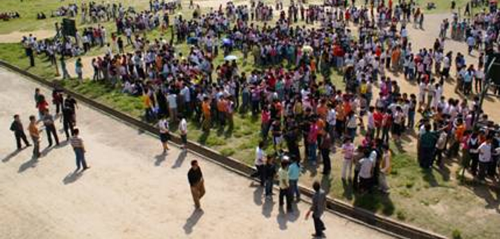 略阳一中将近2000名学生紧急疏散至操场