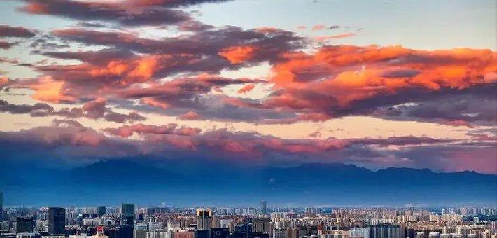 西安天空现绚丽美景