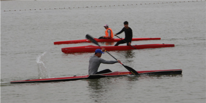 宝鸡市运会赛艇皮划艇开赛 王家崖水库上百舸