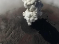无人机拍摄危地马拉火山喷发:每小时喷发数次