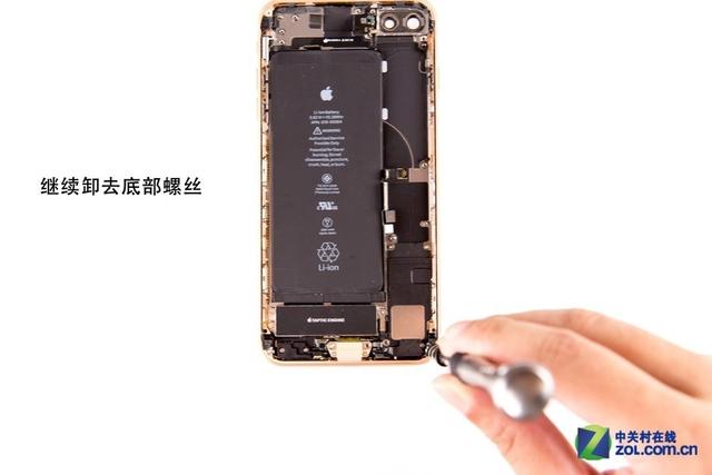 这款产品又与iphone 7 plus内部设计有哪些不同,让我们通过这篇拆640