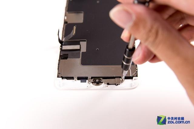 iphone 8 plus内部设计有77颗螺丝,你能想象吗?