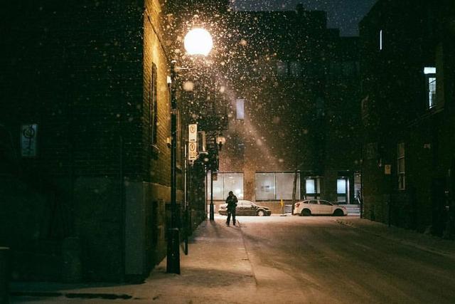 寒冷雪夜的伤感 静谧孤独的冬日街景_新浪图片