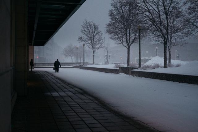 寒冷雪夜的伤感 静谧孤独的冬日街景