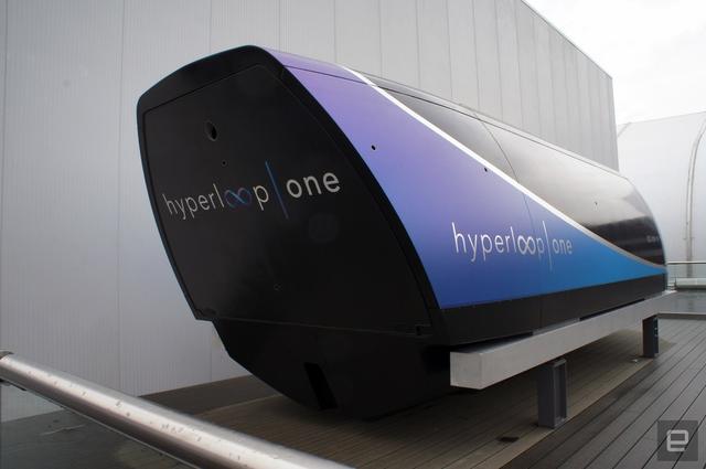 超级高铁hyperloop one在ces上展示车厢