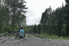 瑞典工程师开发“飞毯”单人飞行器：耗资1万美元造型奇特