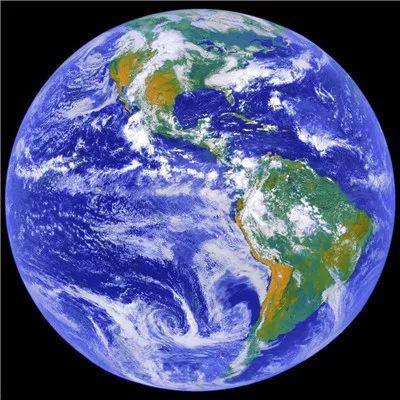 你看这地球,多美啊!(GOSE-8气象卫星于地球静止轨道上拍摄)图片来源NASA