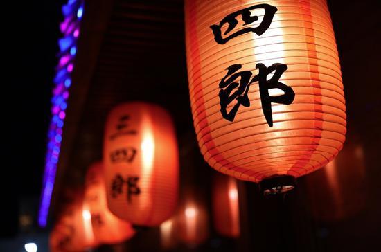 F1.4 1/80 ISO100