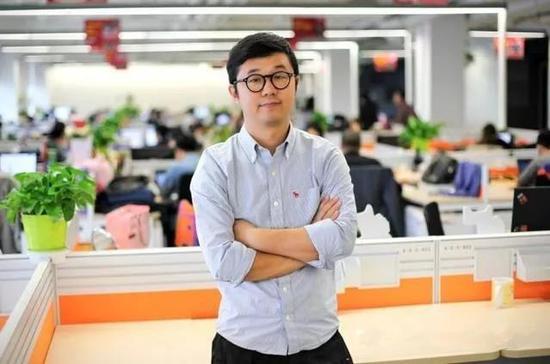 于2015年3月8日被免去天猫总裁的王煜磊,于2018年初回归阿里并担任北美商业大使,现负责阿里在美国、加拿大的全球化业务