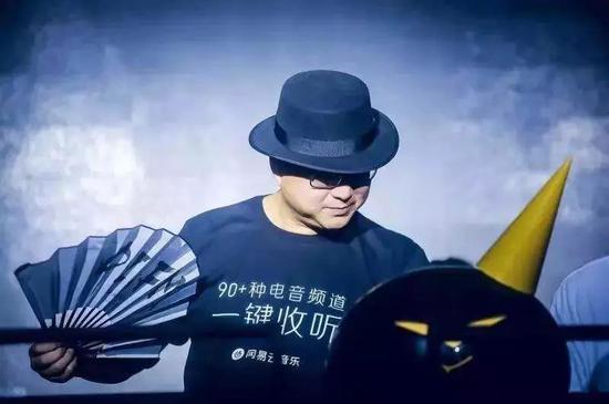 丁磊打碟,是为网易推出电音品牌放刺FEVER造势,网易音乐也成为腾讯之后的又一家成立独立电音品牌的在线音乐平台
