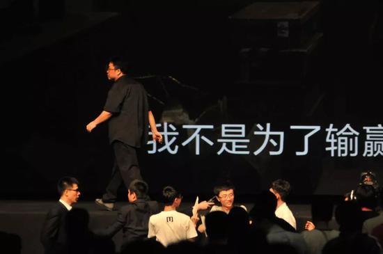 罗永浩与电子烟,最终都不免落得个打脸的结局。/图虫创意
