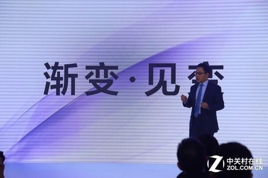 与美国工业设计界的巨星Karim Rashid联合研发渐变配色
