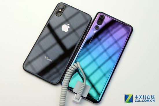 左为iPhoneX 右为华为P20 Pro