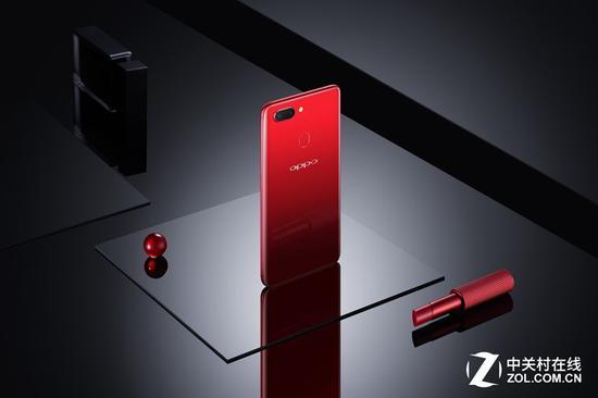 OPPO R15梦镜红配色在情绪方面的表达则更加传神