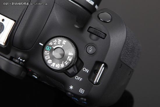 ▲EOS 1500D