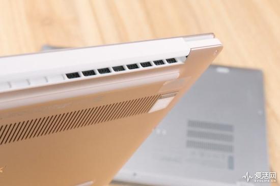 Dell XPS 13出风口位置在机身后方转轴处