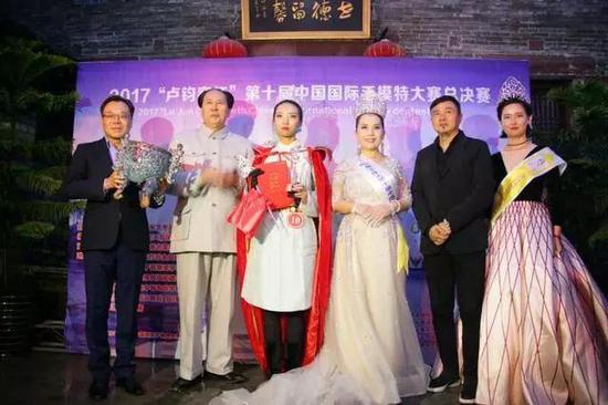 图:许国祥作为嘉宾出席手模大赛