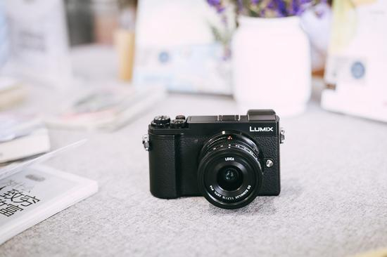 松下LUMIX GX9正面视图