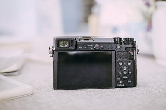 松下LUMIX GX9背面视图