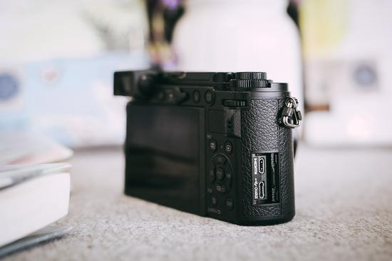 HDMI高清输出与USB接口,支持USB充电