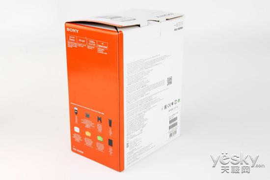 包装侧面标示了所有包含在内的附件,可以看到十分的丰富。