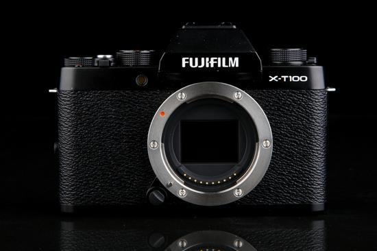 富士X-T100机身正面