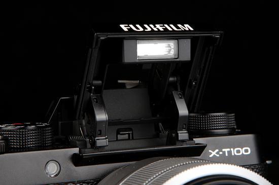 富士X-T100内置闪光灯