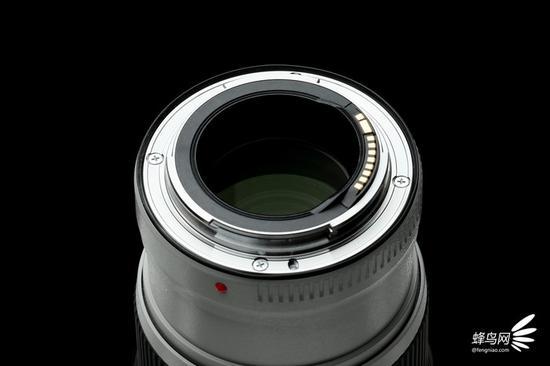佳能EF 70-200mm f/4L IS II USM采用了金属卡口