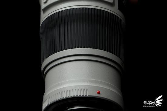 佳能EF 70-200mm f/4L IS II USM的变焦环明显变粗